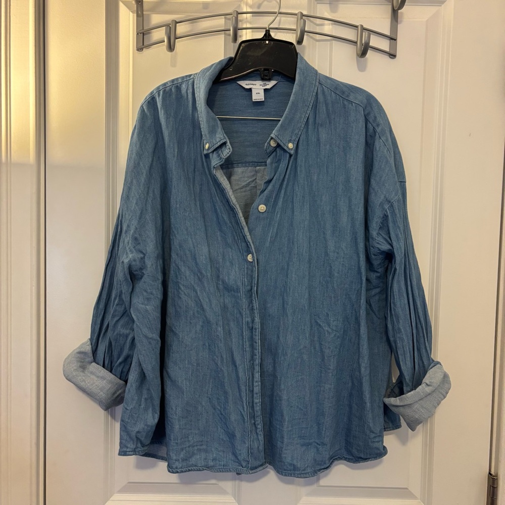 Old Navy Boyfriend Shirt in Chambray